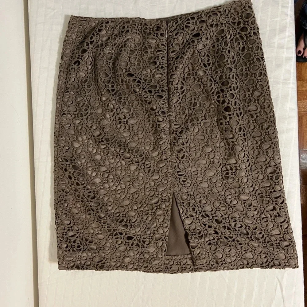 Jones New York lace skirt. Taupe Brown. Size 6. B1